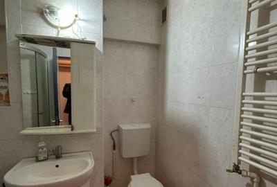 Garsonieră decomandată în Central