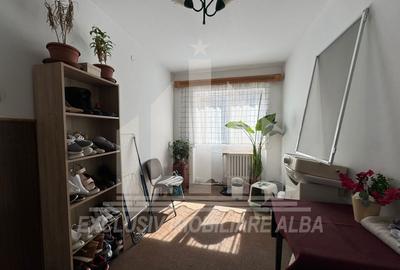 Apartament cu 3 camere semidecomandat, mobilat în Cetate - 4