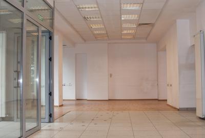 Spațiu comercial de închiriat - Direct proprietar  - Piața Titan - 4