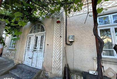 Casă cu 4 camere în Central - 1