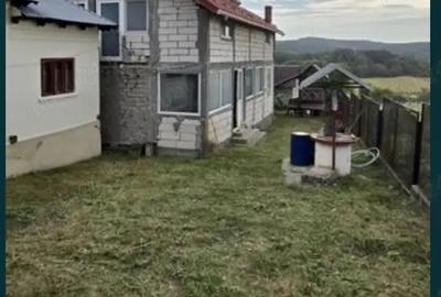Casă cu 5 camere cu Teren 3650 Mp în Sutești - 3