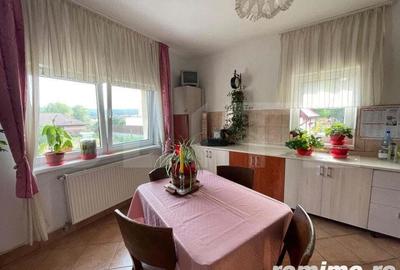 Casa cu 240 mp 8 camere cu teren 11 ari in Corunca - 1