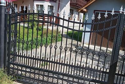 Casă cu 1 camere cu Teren 620 Mp în Central - 1