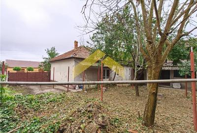 Casă individuală cu 4 camere cu Canalizare în Periferie - 1
