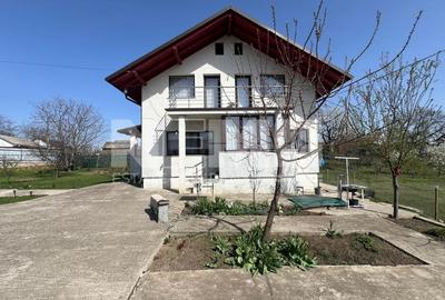 Casă individuală cu 6 camere cu Teren 2000 Mp în Văratec - 1