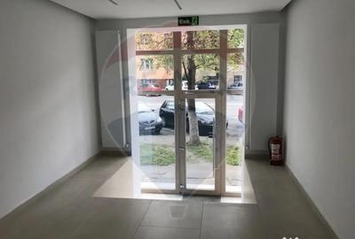 Spațiu comercial, de 50 mp, în Central - 2