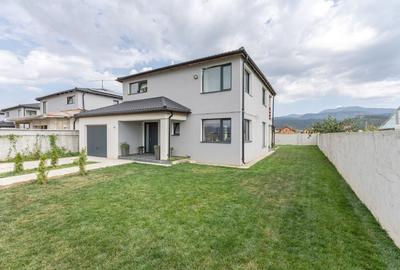 Finisaje moderne si vedere catre munte /Casa mobila,utilata in Cristian, Brasov