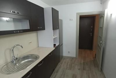 Apartament cu 3 camere semidecomandat în Central - 3