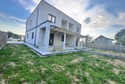 Casă individuală cu 4 camere în Moșnița Veche