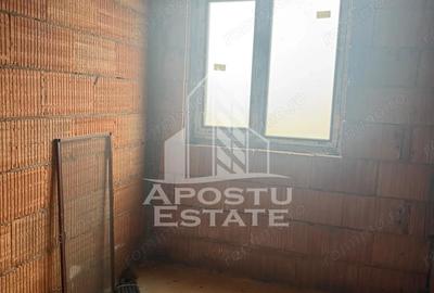 Casă cu 8 camere cu Teren 278 Mp în Bazoș - 1