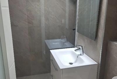 Apartament cu 3 camere decomandat în Obor