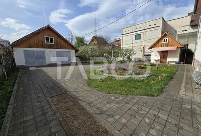 Casa individuala de vanzare teren 972 mp 2 garaje zona Sub Arini Sibiu - 2