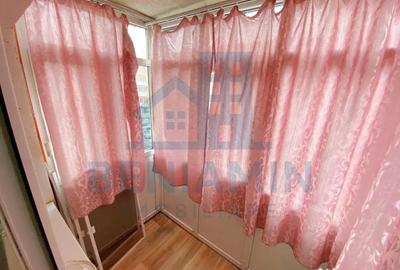 Apartament cu 3 camere semidecomandat în Craiovița Nouă - 1