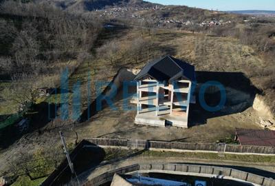 Pensiune/Vilă la roșu P+E+M în Sărata - 3