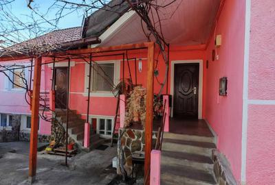 Casă cu 4 camere în Central - 2