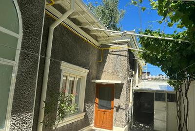 Casa de vanzare din caramida cu 5 camere , baie, bucatarie, beci , in perfevta stare. - 5