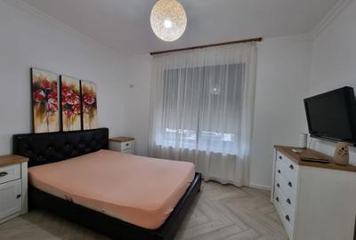Apartament 3 camere de închiriat în zona Cazino Mamaia (pe partea cu l - 3
