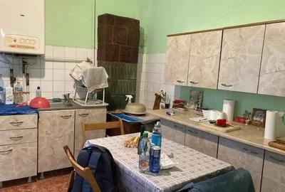 Casa 88mp + curte 200mp, Pieptanari sect.5 185000 eur - 2