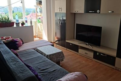 Apartament cu 3 camere decomandat, mobilat în Lacul Tei