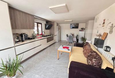 Casă cu 4 camere cu Teren 2700 Mp în Central - 9