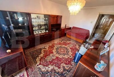 Apartament cu 4 camere semidecomandat, mobilat în Micro 8 - 11