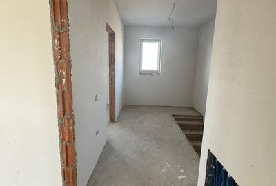 Duplex cu 4 camere cu Canalizare în Moșnița Nouă - 8