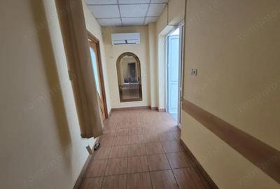 Spațiu comercial, de 84 mp, în Central - 4