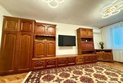 Apartament cu 3 camere semidecomandat în Central - 1