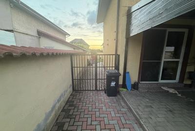 Casă cu Teren 400 Mp în Central - 2
