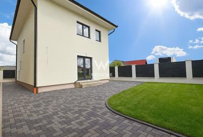 Casă individuală cu 4 camere cu Canalizare în Cristian