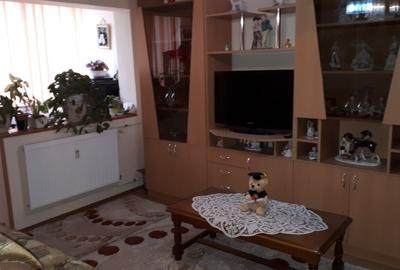 Apartament cu 4 camere decomandat, mobilat în Aurel Vlaicu