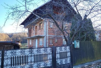 Casă cu 3 camere în Burluși - 9