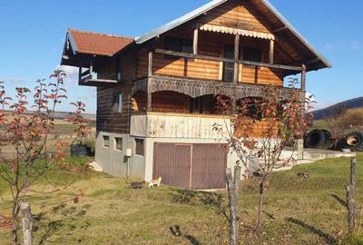 Casă cu 4 camere în Petrești - 1
