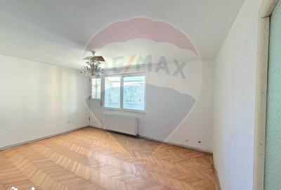 Apartament cu 3 camere decomandat în Cornișa - 3