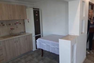 Apartament cu 3 camere decomandat în Lacu - 2