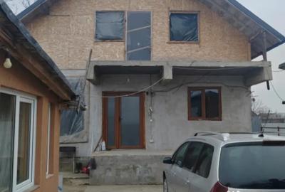 Casă cu 5 camere cu Teren 744 Mp în Brătășanca - 4