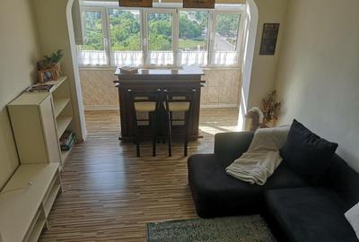 Apartament cu 3 camere, mobilat în Tomis Nord