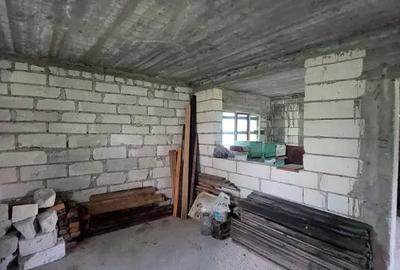 Casă cu 8 camere cu Teren 884 Mp în Central