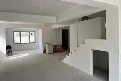 Casă cu 6 camere cu Canalizare în Ultracentral - 9