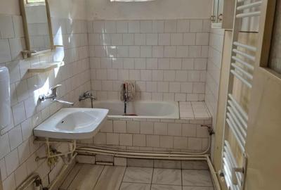2 camere Semidecomandat , Abator , Et.3/4 ,49mp , necesita renovare 2 camere Semidecomandat , Abator , Et.3/4 ,49mp , necesita renovare - 2