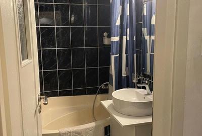 Apartament cu 3 camere decomandat în Apusului