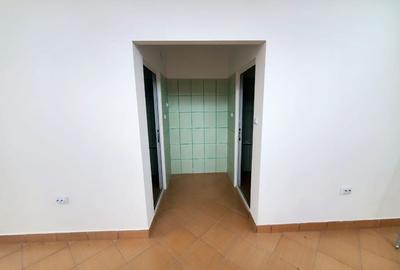 Spațiu comercial, de 75 mp, în Central - 3