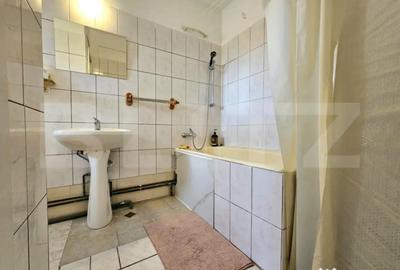 Casă cu 5 camere cu Teren 1000 Mp în Central - 1