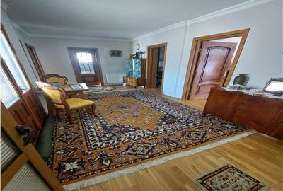 Casă individuală cu 4 camere cu Canalizare în Central - 10