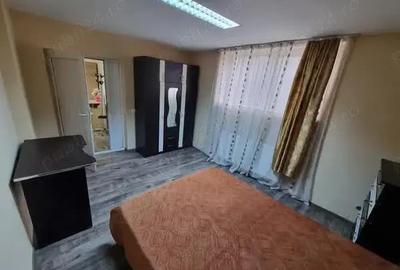 A 34 Proprietarul vinde apart 2 cam demisol strada George Bacovia mobilat ,utilat ,cu centrala ,, - 6