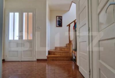 Casă cu 5 camere cu Teren 241 Mp în Central - 2
