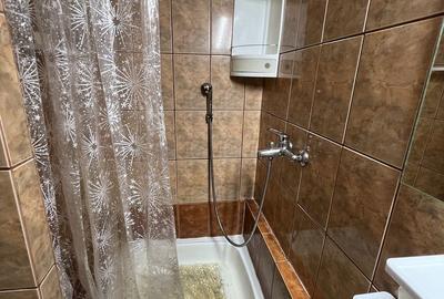 Apartament cu 2 camere semidecomandat, mobilat în Central