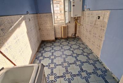 Apartament cu 2 camere decomandat, etaj 3/8, zona Dacia - 9