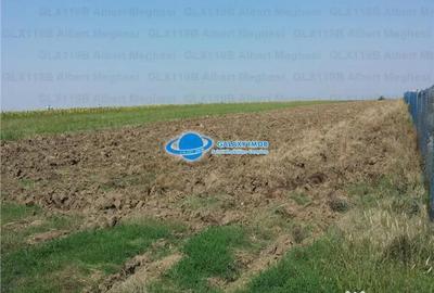 Teren de 20700 mp, în Hotarele - 2