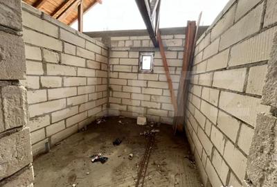 Casă cu 6 camere cu Teren 500 Mp în Central